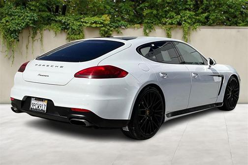2016 Porsche Panamera 4