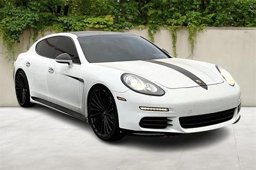 2016 Porsche Panamera 4
