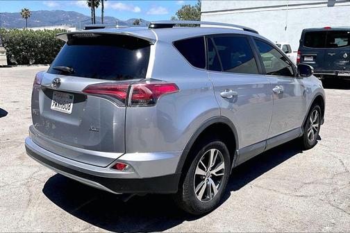 Silver Sky Metallic 2018 Toyota RAV4 XLE
