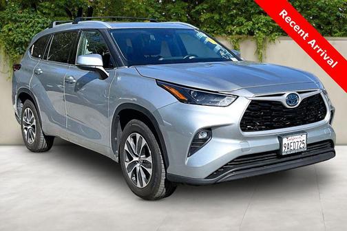 2022 Toyota Highlander Hybrid XLE
