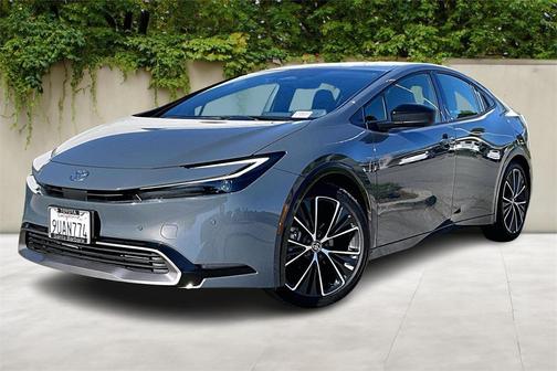 2025 Toyota Prius XLE