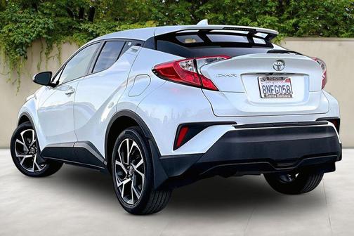 Blizzard Pearl 2019 Toyota C-HR XLE