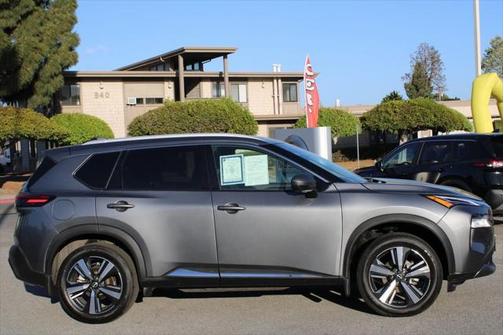 2022 Nissan Rogue SL