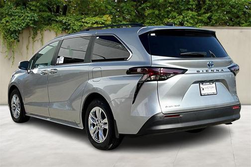 2025 Toyota Sienna XLE