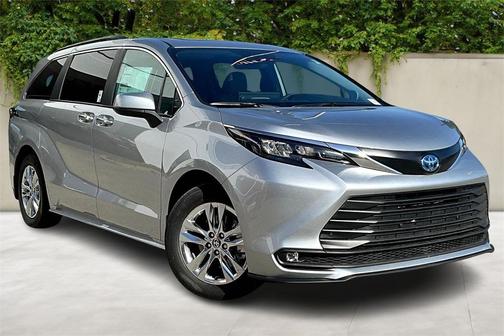 2025 Toyota Sienna XLE