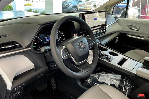 2025 Toyota Sienna XLE