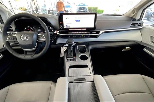 2025 Toyota Sienna XLE