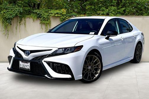 2024 Toyota Camry Hybrid SE