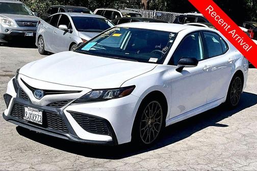2024 Toyota Camry Hybrid SE