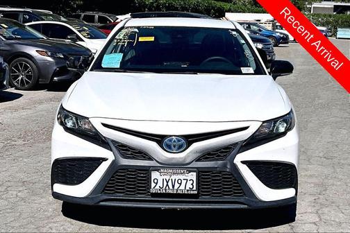 2024 Toyota Camry Hybrid SE