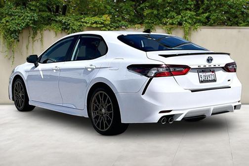 2024 Toyota Camry Hybrid SE