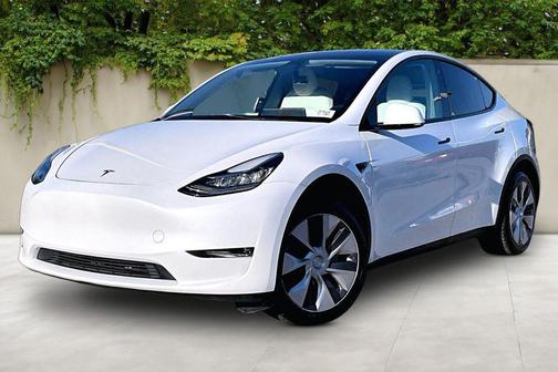 Pearl White Multi-Coat 2023 Tesla Model Y Long Range Dual Motor All-Wheel Drive