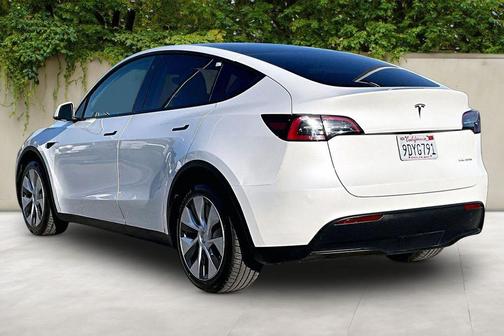 Pearl White Multi-Coat 2023 Tesla Model Y Long Range Dual Motor All-Wheel Drive