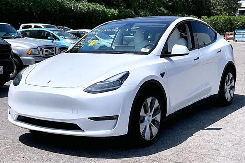 Pearl White Multi-Coat 2023 Tesla Model Y Long Range Dual Motor All-Wheel Drive