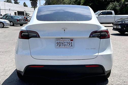 Pearl White Multi-Coat 2023 Tesla Model Y Long Range Dual Motor All-Wheel Drive