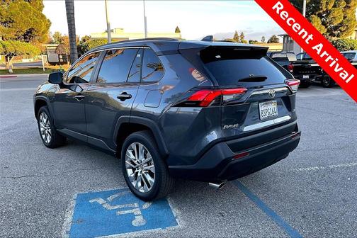 2020 Toyota RAV4 XLE Premium