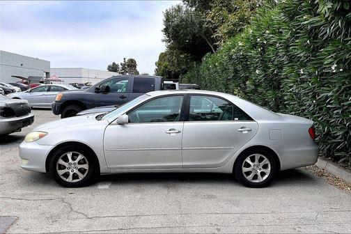 Silver 2006 Toyota Camry XLE V6