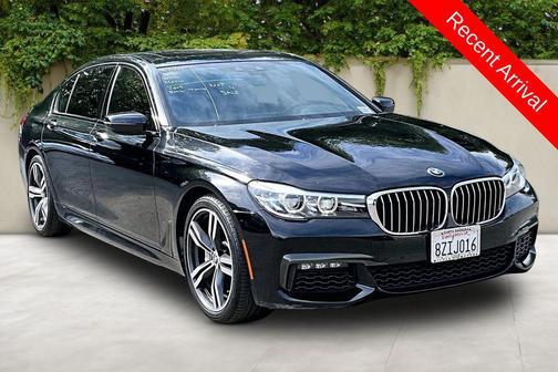 Black Sapphire Metallic 2019 BMW 740 740i