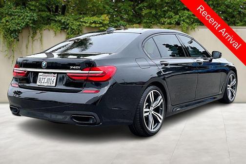 Black Sapphire Metallic 2019 BMW 740 740i