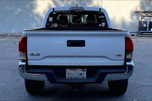 Super White 2018 Toyota Tacoma SR5