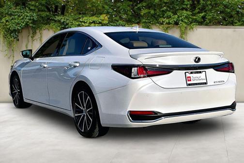 White Pearl 2025 Lexus ES 300h Base
