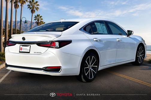 White Pearl 2025 Lexus ES 300h Base