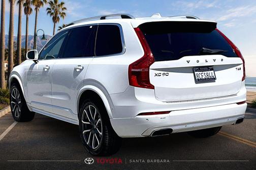 Ice White 2018 Volvo XC90 T6 Momentum