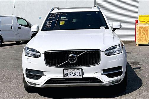 Ice White 2018 Volvo XC90 T6 Momentum