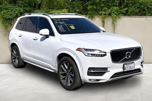 Ice White 2018 Volvo XC90 T6 Momentum