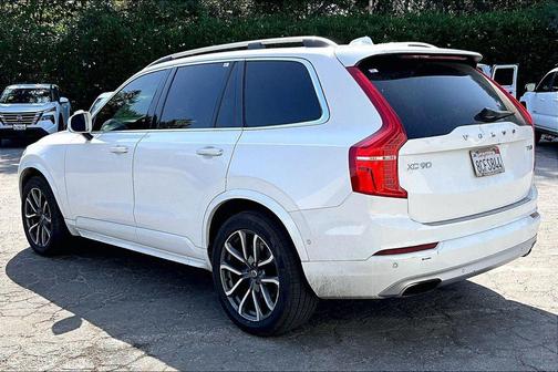 Ice White 2018 Volvo XC90 T6 Momentum
