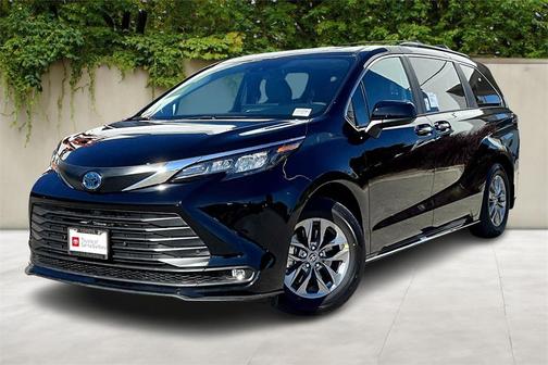 2025 Toyota Sienna XLE