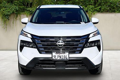 White Pearl 2024 Nissan Rogue SV