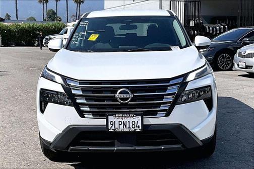 White Pearl 2024 Nissan Rogue SV