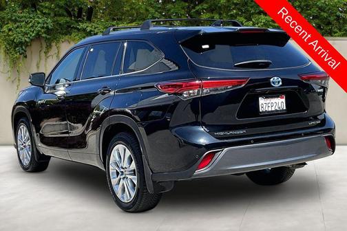 Midnight Black Metallic 2021 Toyota Highlander Hybrid Limited
