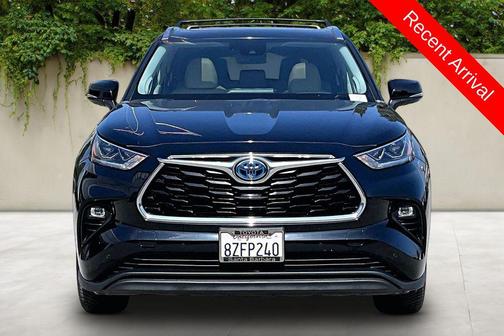 Midnight Black Metallic 2021 Toyota Highlander Hybrid Limited