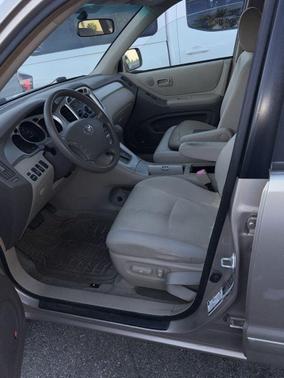2004 Toyota Highlander Base