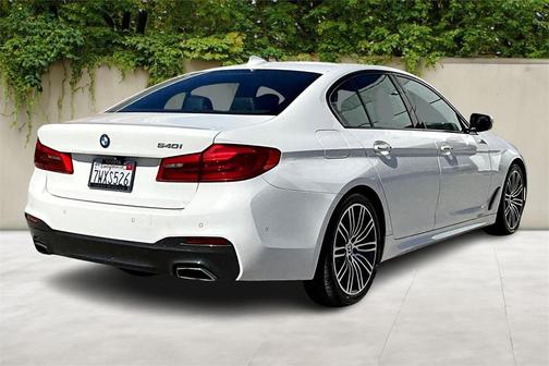2017 BMW 540 540i