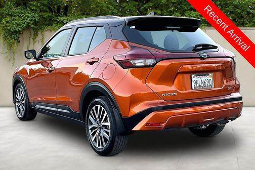 2023 Nissan Kicks SR