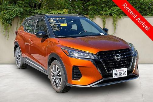 2023 Nissan Kicks SR