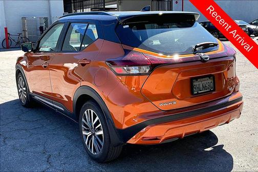 2023 Nissan Kicks SR