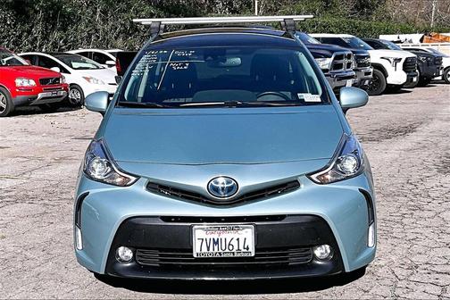 2017 Toyota Prius v Five