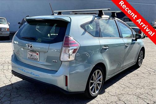 2017 Toyota Prius v Five
