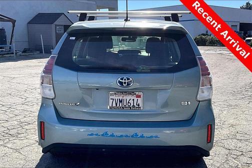 2017 Toyota Prius v Five