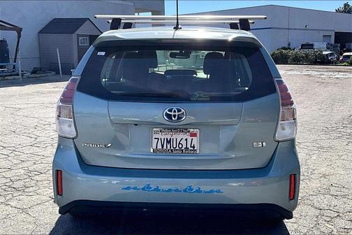 2017 Toyota Prius v Five