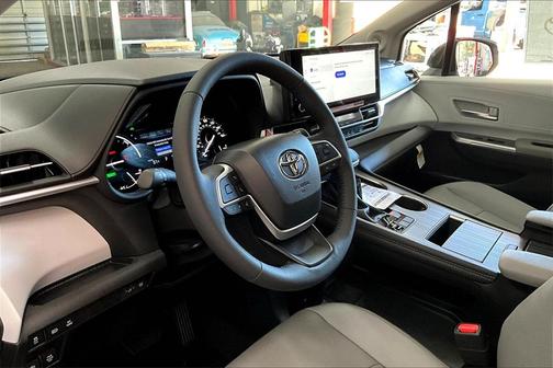 2025 Toyota Sienna XLE