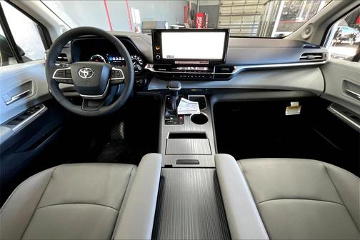 2025 Toyota Sienna XLE