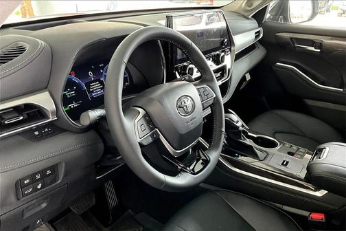 2025 Toyota Highlander Hybrid Platinum