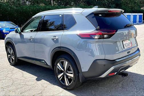 Boulder Gray Pearl/Super Black 2022 Nissan Rogue SL