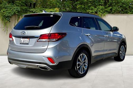 2018 Hyundai SANTA FE SE