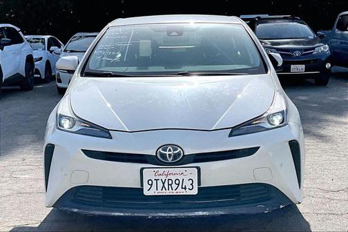 Blizzard Pearl 2020 Toyota Prius LE